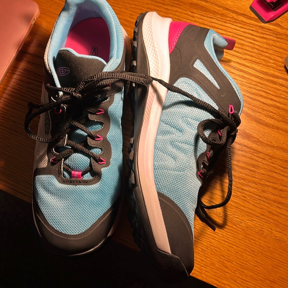 Keen women’s athletic shoes. KonnectFit